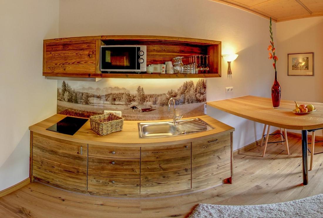Serviced Apartments Villa Licht Kitzbühel Rum bild